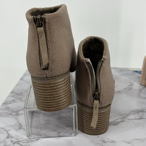 TOMS Lacy Ankle Bootie Desert Taupe Zip Up Casual Boho Size 8.5 Tan Beige Comfy - Picture 3 of 9